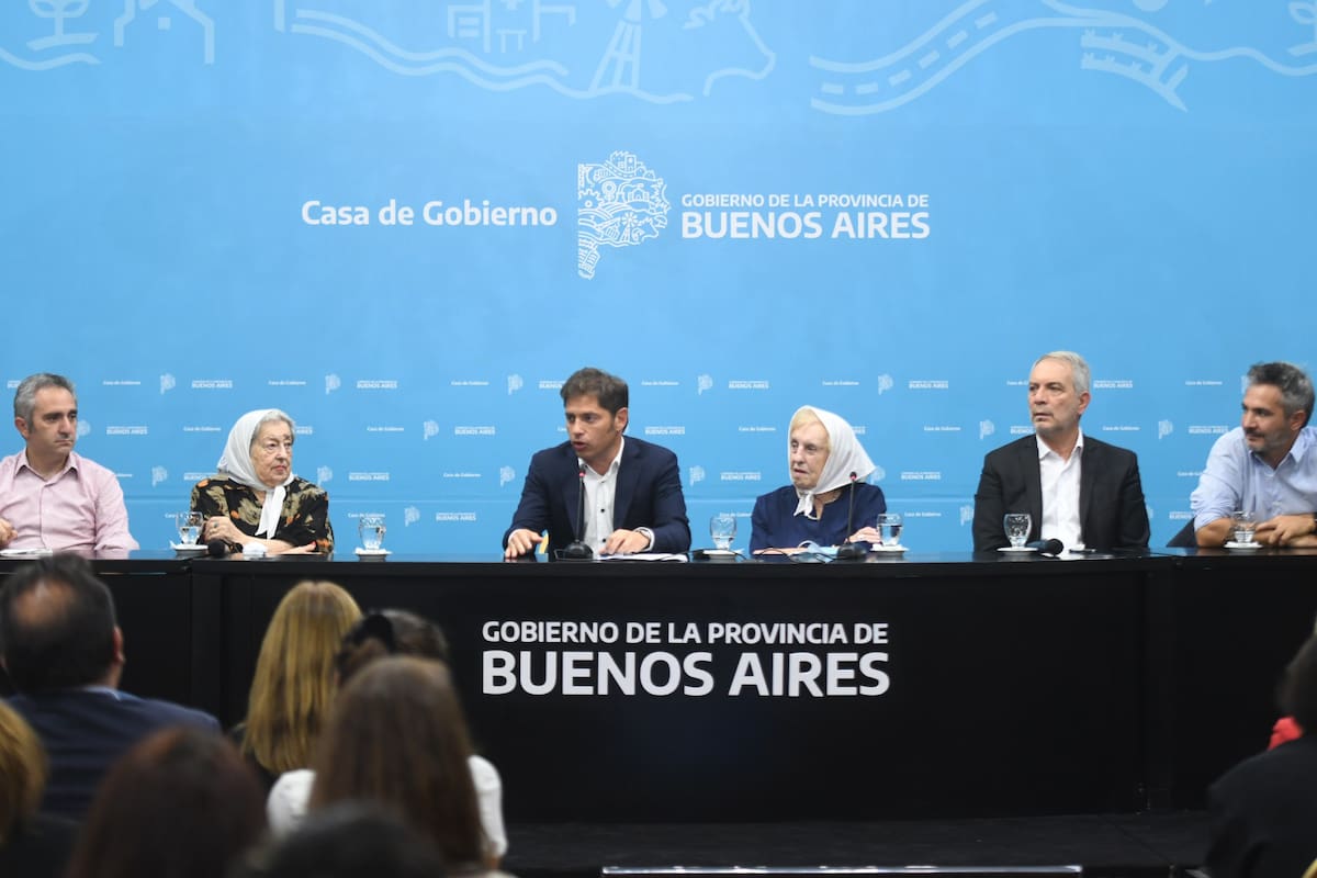 Axel Kicillof participó junto con Hebe de Bonafini de un acto por el aniversario del golpe de Estado