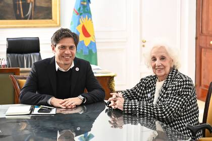 Axel Kicillof recibió a Estela de Carlotto en la gobernación de la provincia de Buenos Aires