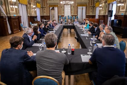 Axel Kicillof recibió a los intendentes de la primera sección electoral