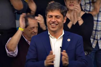Axel Kicillof volvió a atacar a Javier Milei en un discurso en el Club Atenas de La Plata