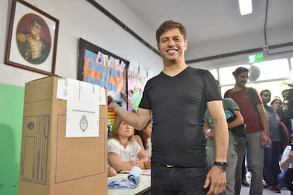 Axel Kicillof votó en la escuela número 10 de Manzanares, partido de Pilar