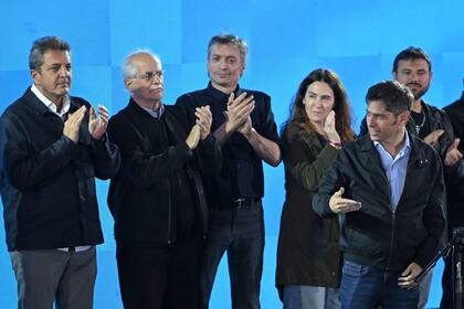 Axel Kicillof y dirigentes del peronismo celebran la victoria en las elecciones de la provincia de Buenos Aires