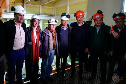 Axel Kicillof y Federico Basualdo, durante la recorrida por el Complejo Nuclear Atucha