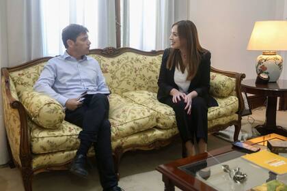 Axel Kicillof y María Eugenia Vidal durante la reunión que mantuvieron esta mañana en La Plata