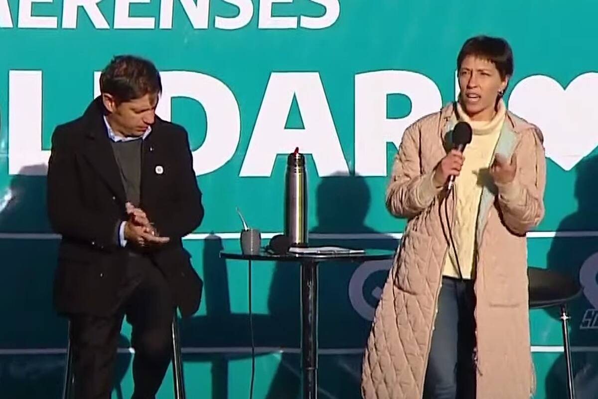 Axel Kicillof y Mayra Mendoza en el relanzamiento del programa Bonaerenses Solidarios, en Quilmes