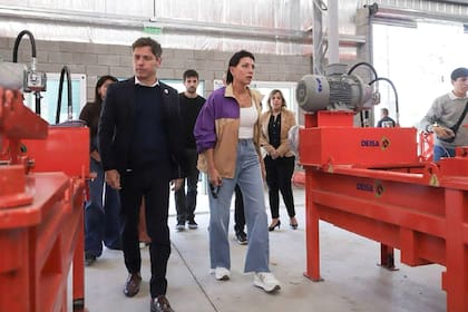 Axel Kicillof y Mayra Mendoza, en un encuentro entre gestos adustos de la intendenta camporista