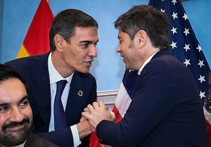 Axel Kicillof y Pedro Sánchez.