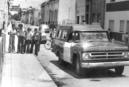 Ayacucho 223. La dirección exacta en la que la familia Viola fue sorprendida por un pelotón de fusilamiento del ERP que estaba integrado por Francisco Antonio Carrizo, Rubén Jesús Emperador, Fermín Ángel Núñez, José Martín Paz, Florencio Antonio Nieva, Rolando Oscar Figueroa, Alberto Vivanco, Svante Grände y Hugo Irurzun.