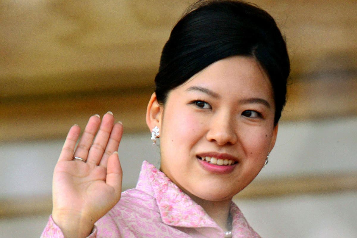 Ayako, la princesa japonesa renuncia la realeza por amor