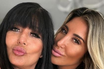 Ayelén Paleo junto a su madre, Elizabeth Rodrigo