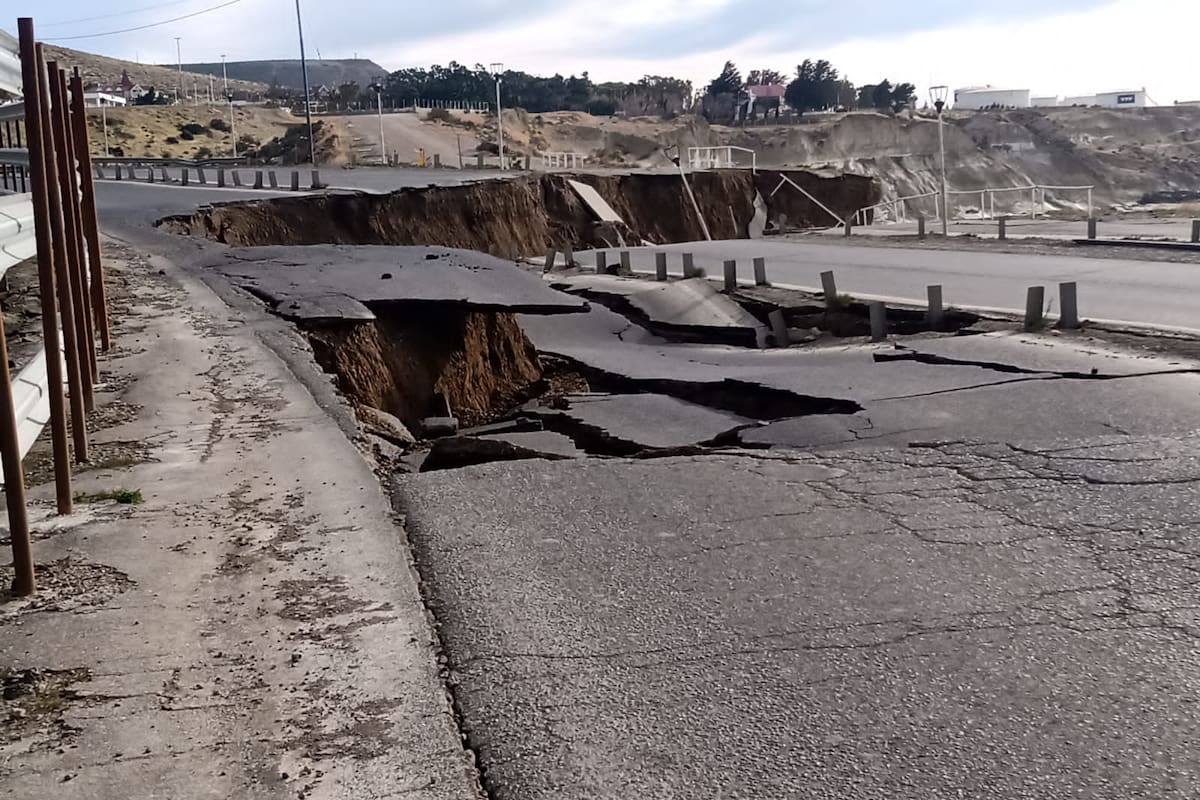 Ayer a la mañana, la ruta 3 se partió en dos a la altura de Comodoro Rivadavia