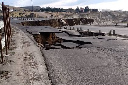 Ayer a la mañana, la ruta 3 se partió en dos a la altura de Comodoro Rivadavia