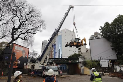 Ayer comenzaron las maniobras para poder reemplazar el puente ferroviario entre las estaciones Ministro Carranza y Tres de Febrero, del ferrocarril Mitre, en Palermo