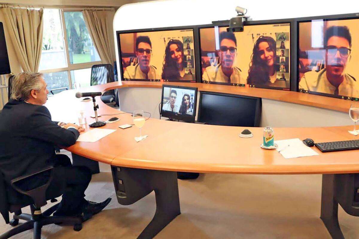 Ayer, El presidente Alberto Fernández, desde la residencia de Olivos, en vía videoconferencia con jóvenes del mundo convocados por el Papa Francisco, sobre la situación del COVID-19.