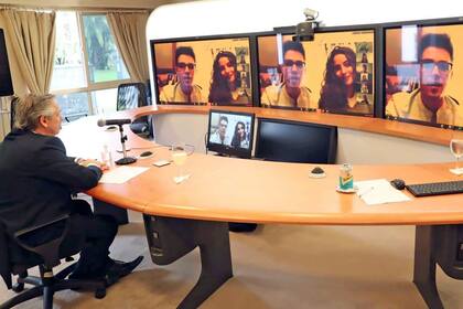 Ayer, El presidente Alberto Fernández, desde la residencia de Olivos, en vía videoconferencia con jóvenes del mundo convocados por el Papa Francisco, sobre la situación del COVID-19.