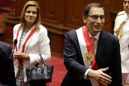 Ayer el presidente Vizcarra suspendió al Congreso; justó después el Parlamento lo suspendió a él