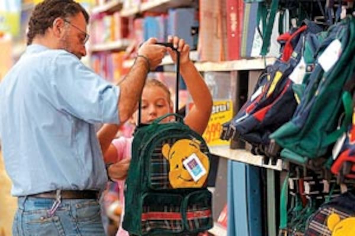 Ayer, faltando ocho días para el comienzo de clases, las familias intensificaron las compras de útiles escolares