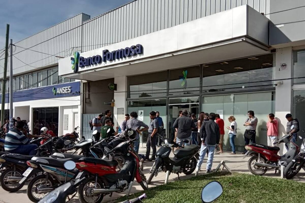 Ayer había colas para cobrar el aguinaldo adelantado