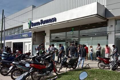 Ayer había colas para cobrar el aguinaldo adelantado