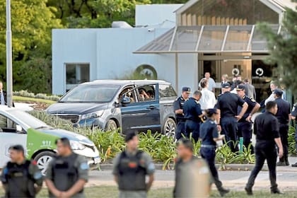 Hubo un fuerte operativo de seguridad en el cementerio Jardín de Paz