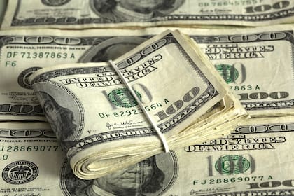 Ayer, la cotización del dólar cayó hasta 5%, en lo que fue su primer retroceso de la semana