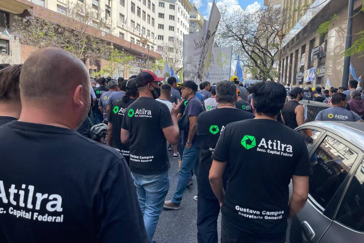 Ayer, trabajadores de Atilra se movilizaron en el centro porteño en respaldo a una negociación por SanCor