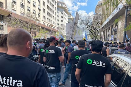 Ayer, trabajadores de Atilra se movilizaron en el centro porteño en respaldo a una negociación por SanCor