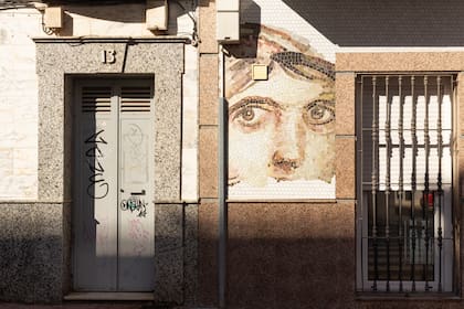 Ayer y hoy. Mosaiquismo que emula los diseños romanos en una casa de Mérida