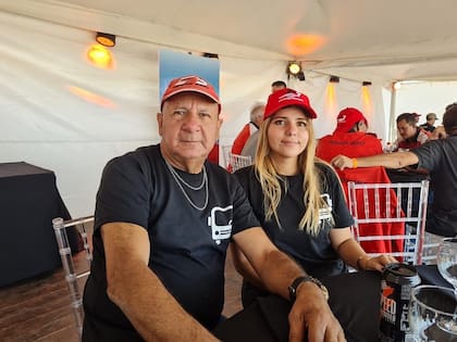 Aylén y su papá tienen también un exitoso emprendimiento de construcción de motorhomes