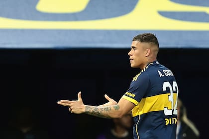 Ayrton Costa celebra el gol que anotó en el primer tiempo ante Argentinos: suficiente para conseguir el triunfo y que Boca pase a semifinales del Clausura