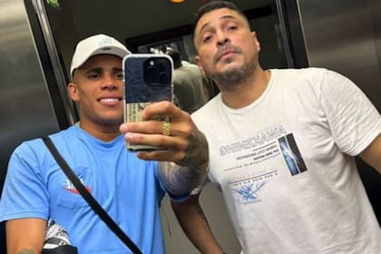 Ayrton Costa junto con Hernán Costa, el hombre asesinado este jueves en Quilmes cuando le robaron su moto