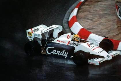 Ayrton Senna en el Circuito de Montecarlo; el brasileño es el máximo ganador del GP de Mónaco