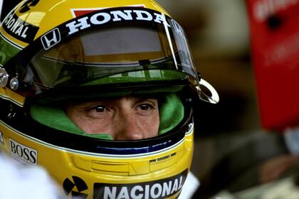 Ayrton Senna y su incónico casco (www.mclaren.com)