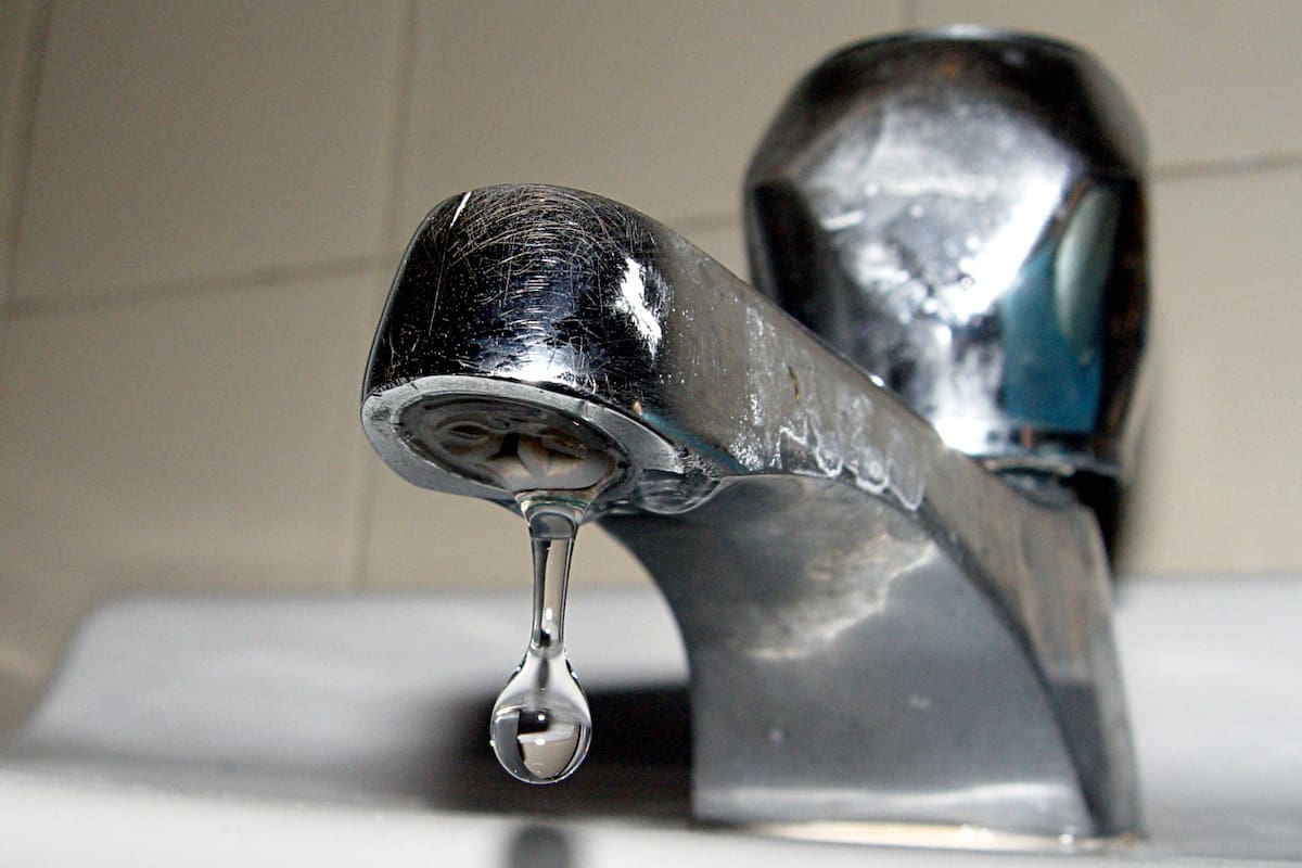 AySA pide a sus usuarios hacer uso racional del agua