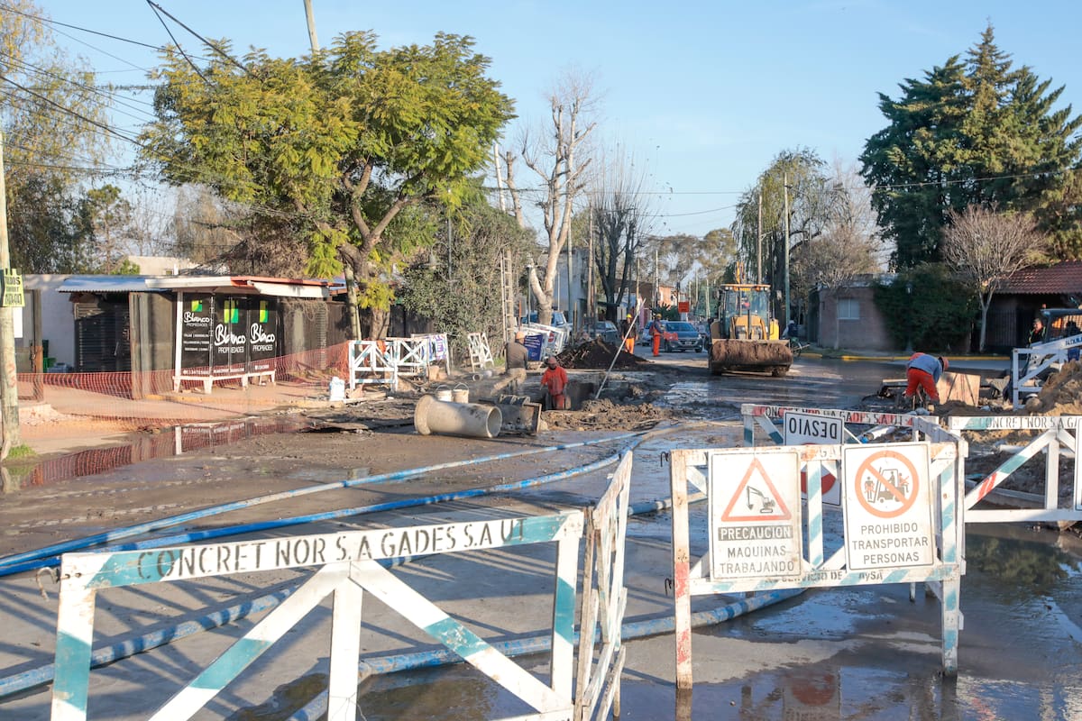 AYSA realiza obras de cloacas y agua potable en el partido de Tigre, Rincon de Milberg, avenida De los Bosques y Williams