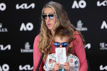 Azarenka compartió la conferencia de prensa con su hijo Leo