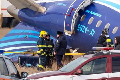 Azerbaiyán culpa de la caída del avión en el que murieron 38 personas a "una interferencia externa" y EE.UU. dice que hay "indicios" de que pudo ser derribado por fuerzas rusas