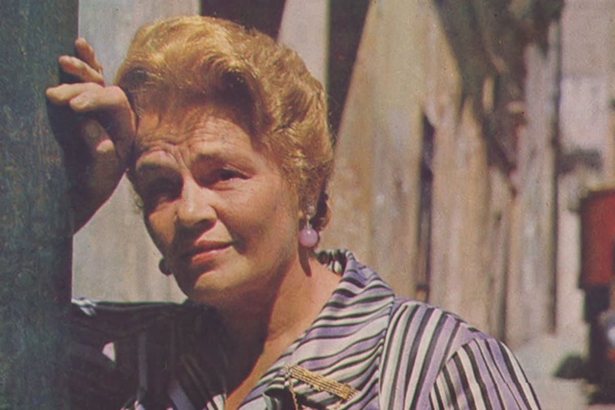 Azucena Maizani a finales de los 60, fotografiada por la entonces recièn nacida Revista Gente