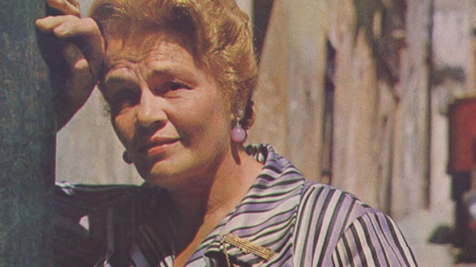 Azucena Maizani a finales de los 60, fotografiada por la entonces recièn nacida Revista Gente