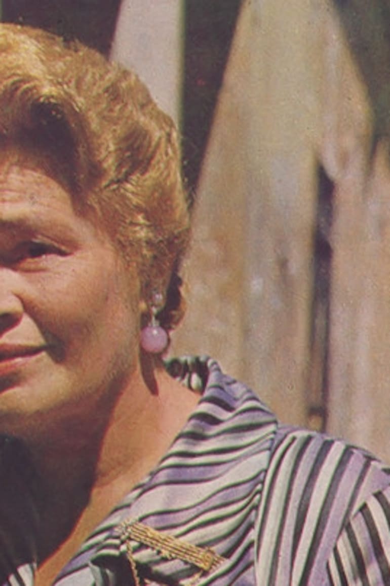Azucena Maizani a finales de los 60, fotografiada por la entonces recièn nacida Revista Gente