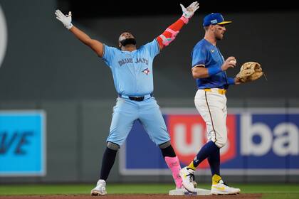 Azulejos vencen 6-4 a los Mellizos con cuadrangulares de Barger y Springer