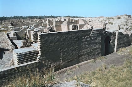 Babilonia y su Palacio del Sur, posiblemente tenían el mejor sistema de alcantarillado del mundo antiguo, tan avanzado que ni siquiera puedes verlo. Las ruinas del antiguo reino de Babilonia se encuentran en la actual Irak.
