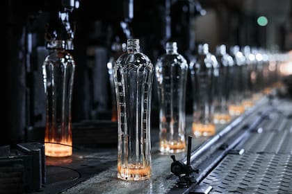 Bacardi has successfully completed the world’s first commercial production of a glass spirits bottle fueled by hydrogen in a trial that took place earlier this month. (Photo: Business Wire)