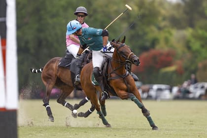 Backhander de Felipe Vercellino frente a Antonio Heguy; Don Ercole presentó más resistencia que la prevista.