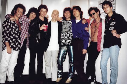 Backstage de River, la imagen cumbre de varios días en los que las bandas compartieron mucho más que música; abrazos, convivencia, pasillos de hotel, juegos, excentricidades y anécdotas antológicas