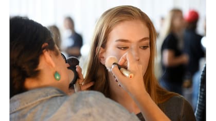 Backstage del show de Maison The Faux, en la NY Fashion Week, el 8 de septiembre de 2017