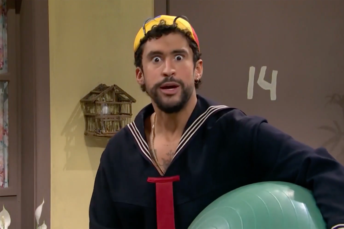 Bad Bunny interpretó a Quico en el homneja a El Chavo del 8 que hizo anoche Saturday Night Live