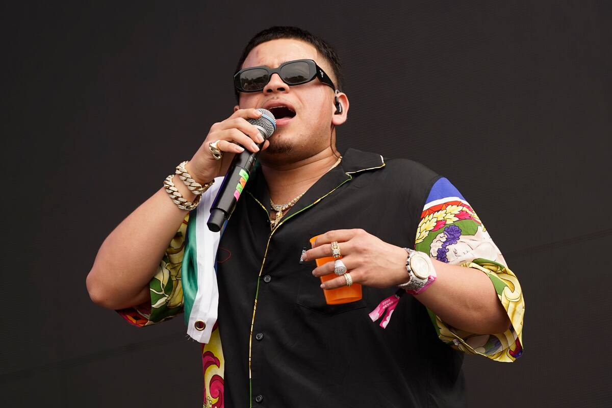Bad Bunny rompe récord como finalista de los Premios Billboard