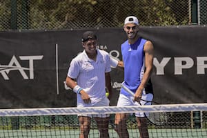 Báez y Fran Cerúndolo, entre risas, en el Tenis Club Argentino, tras el último ensayo antes del viaje a Málaga, donde el equipo argentino de Copa Davis se medirá con Italia