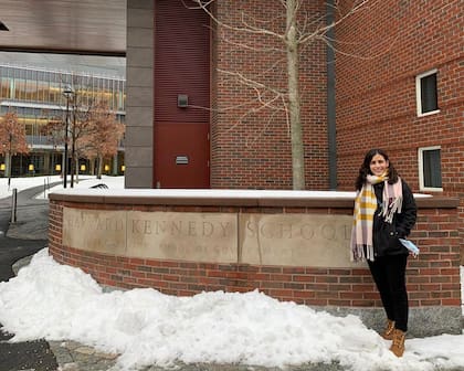 Bagnarelli en su primer día de clases en el Harvard Kennedy School; "¡Estaba muerta de frío!"